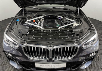 Подержанный автомобиль BMW X5 2021 года (10 фото)