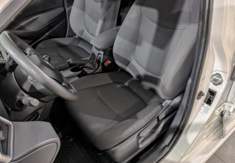 Подержанный автомобиль Toyota Corolla Sedan 2019 года (20 фото)