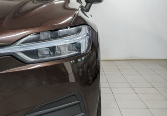 Подержанный автомобиль Volvo XC60 2019 года (17 фото)