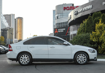 Подержанный автомобиль Volvo S40 2006 года (3 фото)