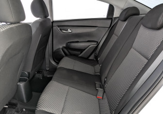 Подержанный автомобиль Kia Rio Sedan 2020 года (18 фото)