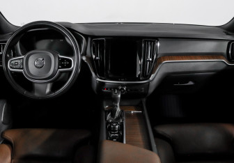 Подержанный автомобиль Volvo S60 2020 года (12 фото)