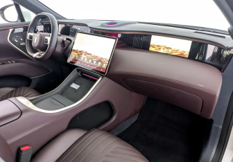 Подержанный автомобиль Avatr 11 2023 года (11 фото)