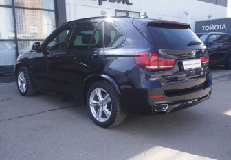 Подержанный автомобиль BMW X5 2018 года (7 фото)