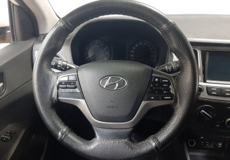 Подержанный автомобиль Hyundai Solaris Sedan 2017 года (16 фото)