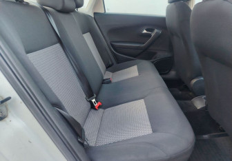 Подержанный автомобиль Volkswagen Polo Sedan 2010 года (11 фото)