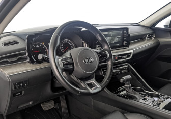 Подержанный автомобиль Kia K5 2020 года (13 фото)