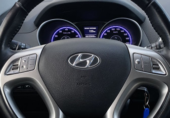 Подержанный автомобиль Hyundai ix35 2012 года (15 фото)