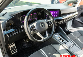 Подержанный автомобиль Volkswagen Golf Hatchback 2020 года (17 фото)