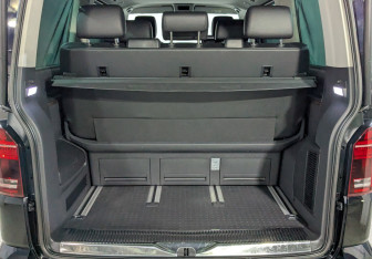 Подержанный автомобиль Volkswagen Multivan 2021 года (10 фото)