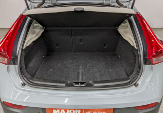 Подержанный автомобиль Volvo V40 Cross Country 2014 года (10 фото)