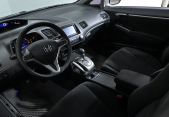 Подержанный автомобиль Honda Civic Sedan 2011 года (7 фото)