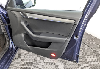 Подержанный автомобиль Skoda Octavia Liftback 2017 года (24 фото)