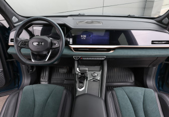 Подержанный автомобиль Geely Monjaro 2023 года (14 фото)