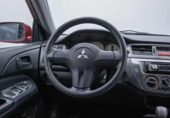 Подержанный автомобиль Mitsubishi Lancer Sedan 2006 года (15 фото)