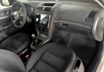 Подержанный автомобиль Skoda Octavia Liftback 2013 года (9 фото)