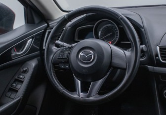 Подержанный автомобиль Mazda 3 Sedan 2014 года (15 фото)