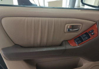 Подержанный автомобиль Lexus RX 2003 года (13 фото)