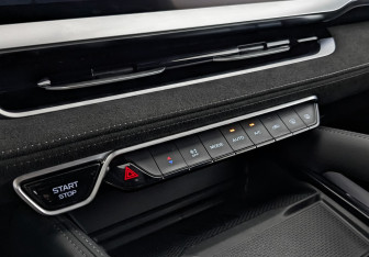 Подержанный автомобиль Geely Monjaro 2024 года (20 фото)