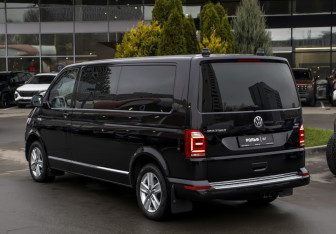Подержанный автомобиль Volkswagen Multivan 2016 года (7 фото)
