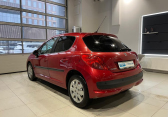 Подержанный автомобиль Peugeot 207 Hatchback 2008 года (7 фото)