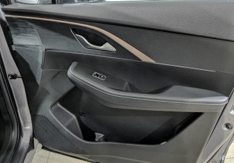 Подержанный автомобиль Omoda C5 2024 года (25 фото)