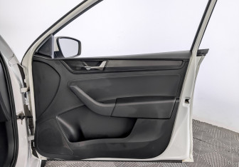 Подержанный автомобиль Skoda Rapid Liftback 2019 года (24 фото)