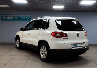 Подержанный автомобиль Volkswagen Tiguan 2008 года (7 фото)