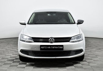 Подержанный автомобиль Volkswagen Jetta Sedan 2012 года (2 фото)