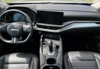 Подержанный автомобиль Haval F7x 2023 года (12 фото)