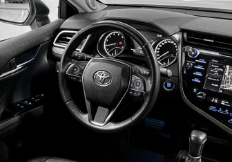 Подержанный автомобиль Toyota Camry Sedan 2020 года (17 фото)