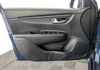 Подержанный автомобиль Kia Rio Hatchback 2021 года (19 фото)