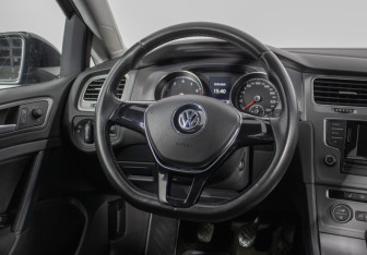 Подержанный автомобиль Volkswagen Golf Hatchback 2014 года (15 фото)