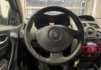 Подержанный автомобиль Renault Megane Sedan 2007 года (14 фото)