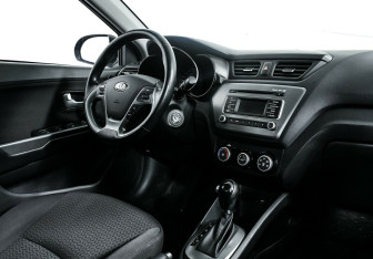 Подержанный автомобиль Kia Rio Sedan 2016 года (7 фото)