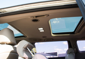 Подержанный автомобиль Kia Carnival 2016 года (12 фото)