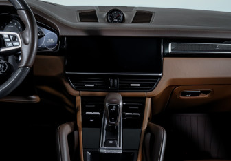 Подержанный автомобиль Porsche Cayenne 2020 года (13 фото)