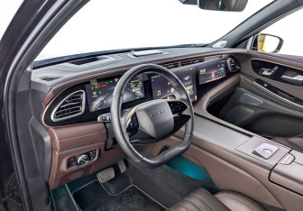 Подержанный автомобиль Exeed VX 2023 года (16 фото)