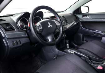 Подержанный автомобиль Mitsubishi Lancer Sedan 2008 года (14 фото)