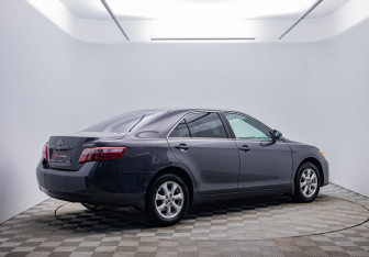 Подержанный автомобиль Toyota Camry Sedan 2010 года (5 фото)