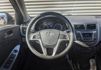 Подержанный автомобиль Hyundai Solaris Hatchback 2014 года (21 фото)