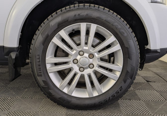 Подержанный автомобиль Land Rover Discovery 2015 года (12 фото)