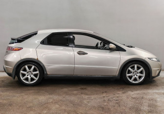 Подержанный автомобиль Honda Civic Hatchback 2008 года (4 фото)
