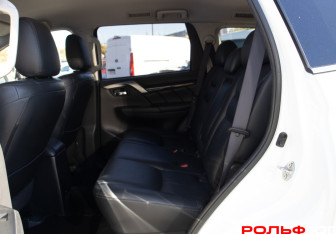 Подержанный автомобиль Mitsubishi Pajero Sport 2018 года (8 фото)