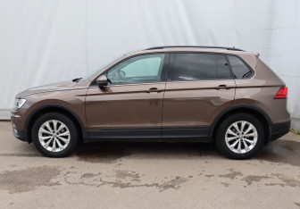 Подержанный автомобиль Volkswagen Tiguan 2019 года (7 фото)