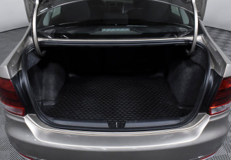 Подержанный автомобиль Volkswagen Polo Sedan 2016 года (14 фото)