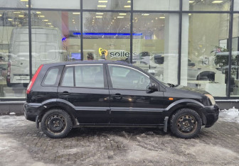 Подержанный автомобиль Ford Fusion 2011 года (4 фото)