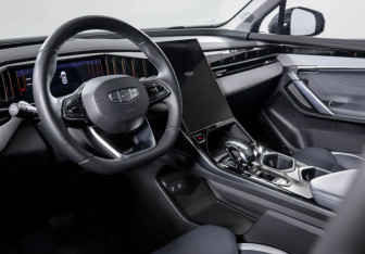 Подержанный автомобиль Geely Atlas 2024 года (14 фото)