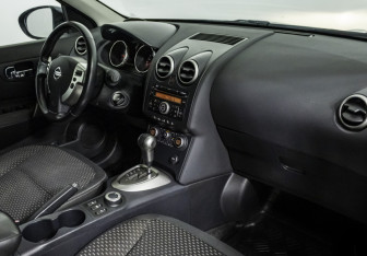 Подержанный автомобиль Nissan Qashqai+2 2009 года (9 фото)
