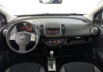 Подержанный автомобиль Nissan Note 2013 года (23 фото)